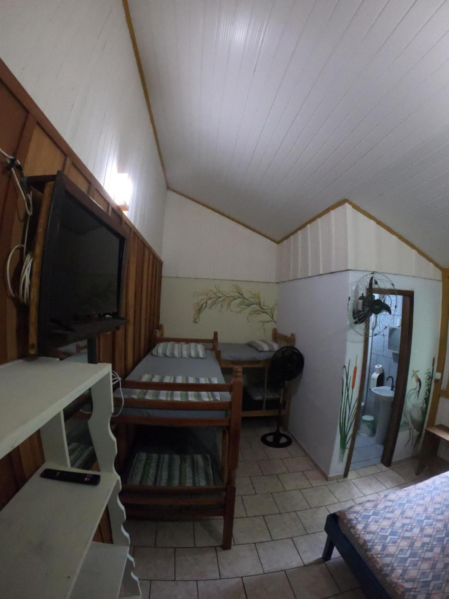 Pousada E Camping Do Clodo Ilha do Mel Exterior photo
